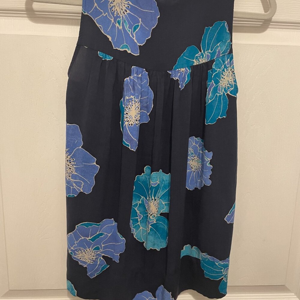 Loft Sleeveless Navy Floral Button Front Blouse (5 clothing items for $15) - Picture 3 of 6